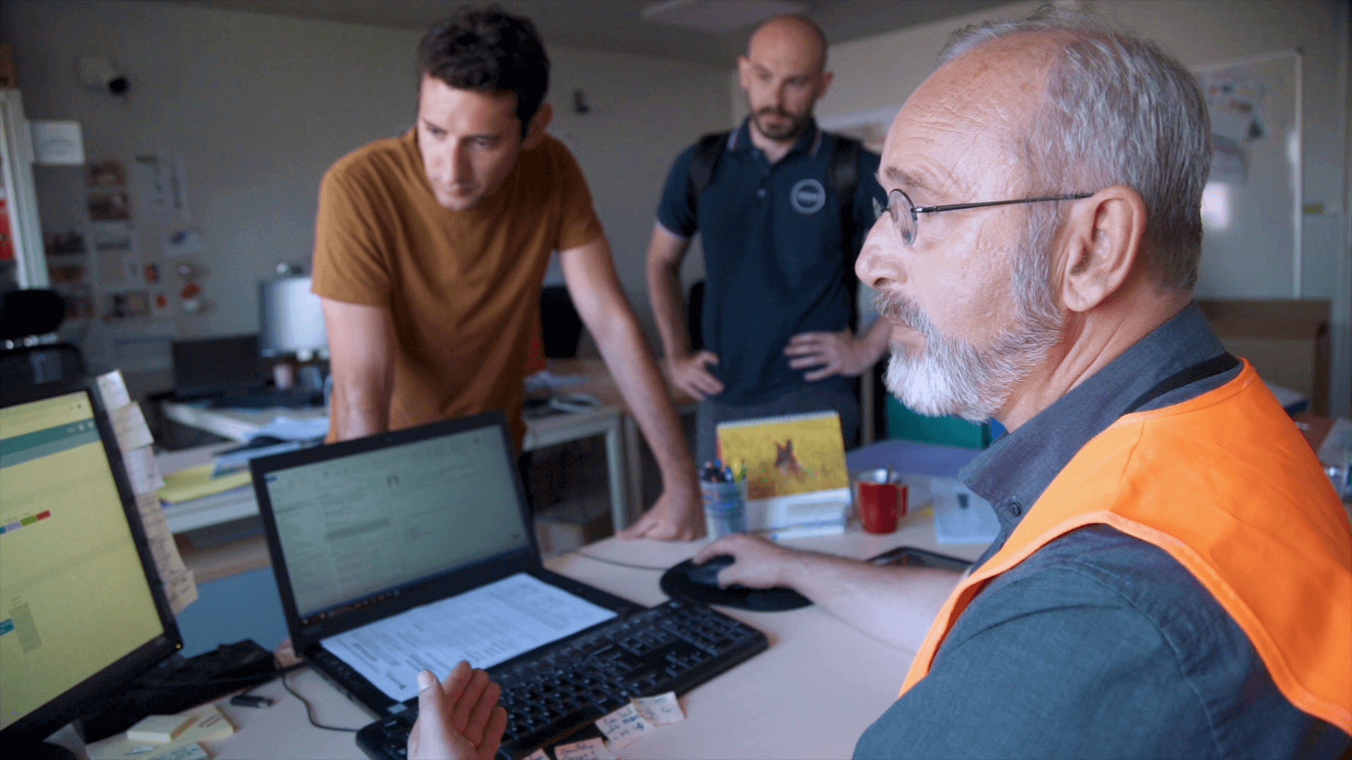 Quality manager using Novade software for site management on Grand Paris Metro project
